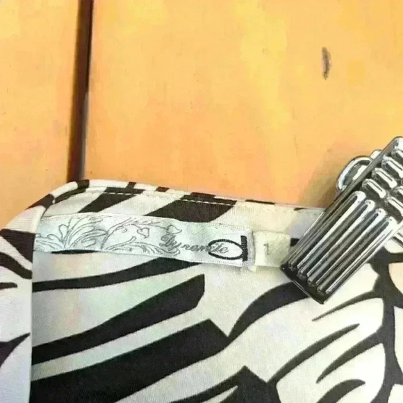 Dynamite High Waisted Brown A line Floral Skirt - Size 1 Great Condition - Picture 4 of 5